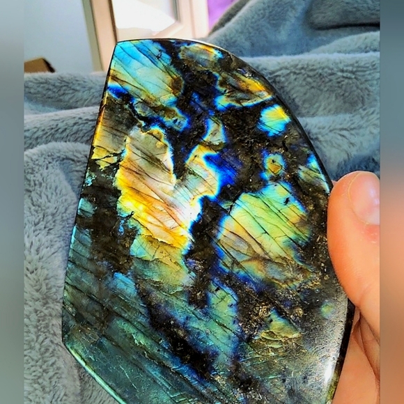 Big Bright Beauty! Large Labradorite Free-form - Picture 9 of 17